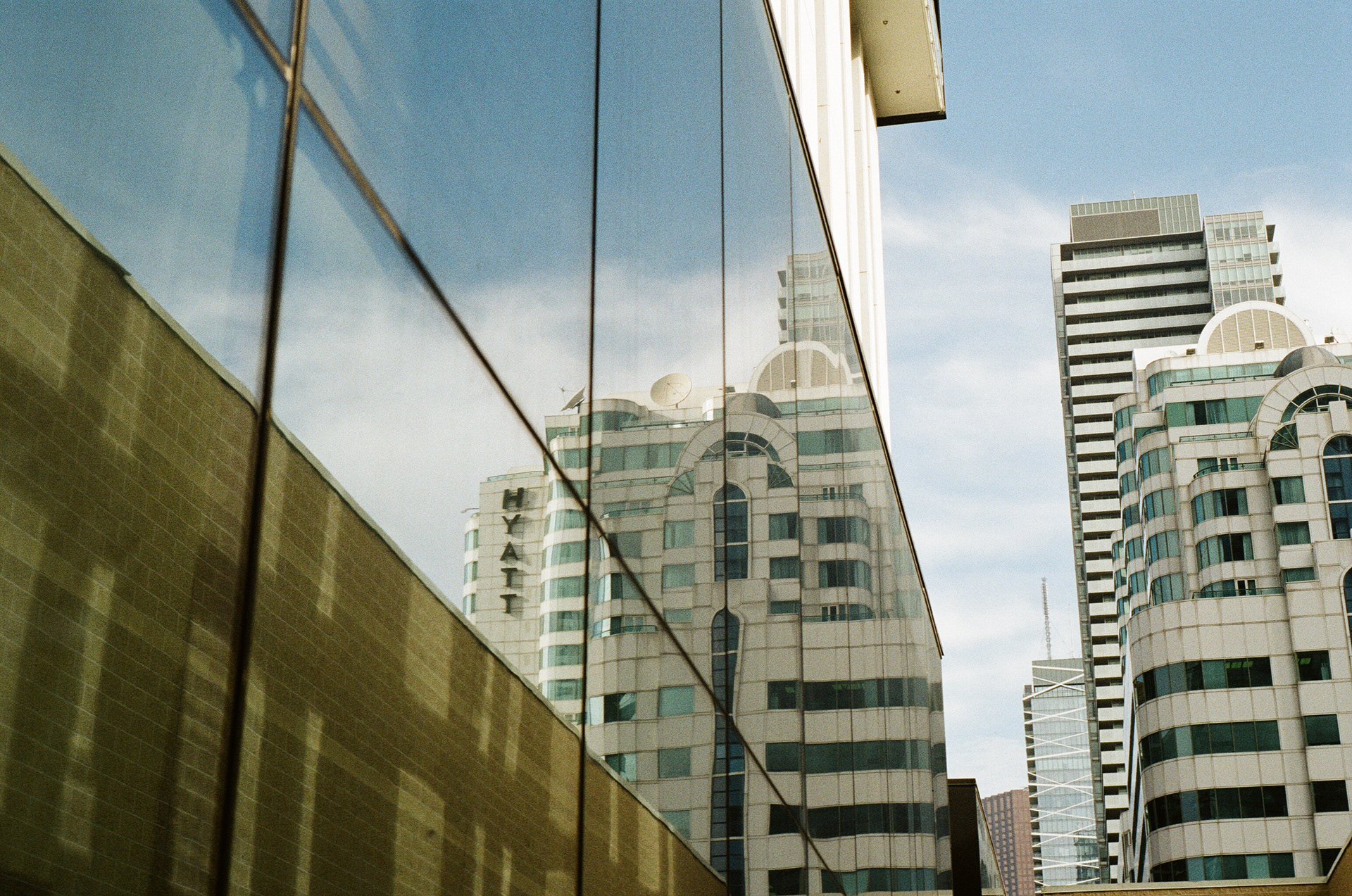 Nikon FE — 35mm · Still — photograph by Emrah Gonulkirmaz (17 of 20)