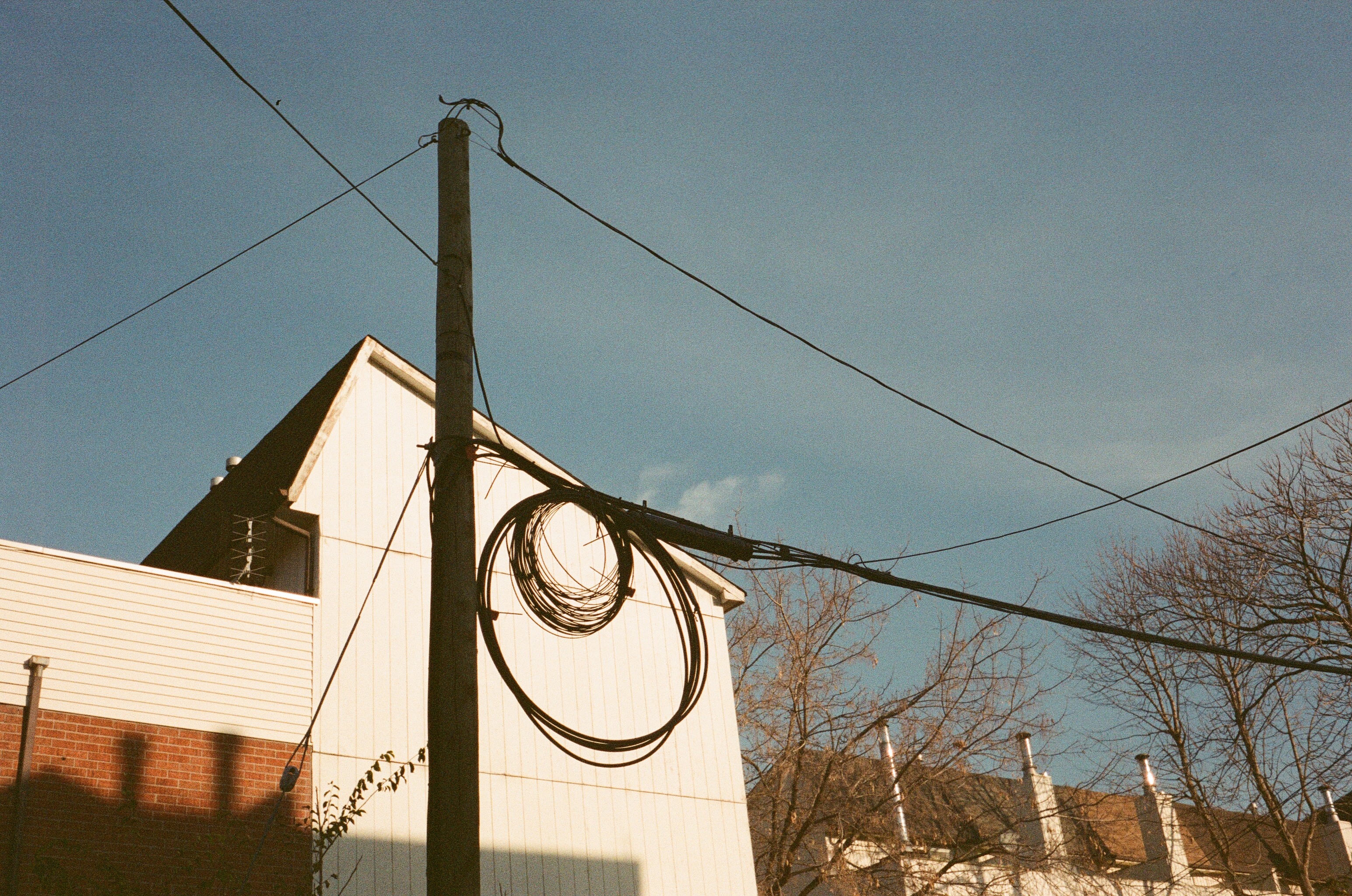 Rollei 35 — wires rooftop winter — 35mm · Still — photograph by Emrah Gonulkirmaz (9 of 9)